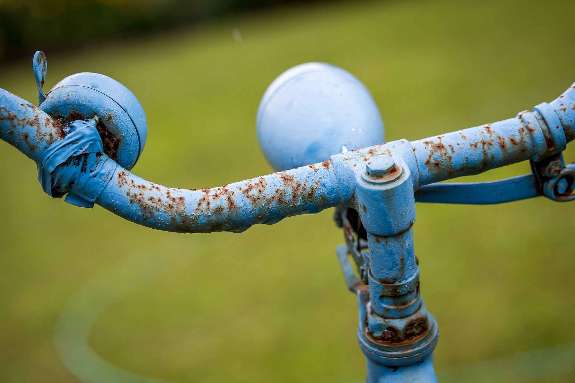 blue bike handle bar